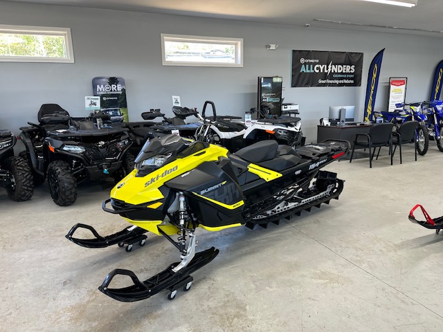 2017 SKI-DOO SUMMIT SP 850 Snowmobiles