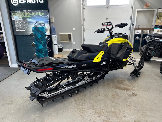 2017 SKI-DOO SUMMIT SP 850 Snowmobiles