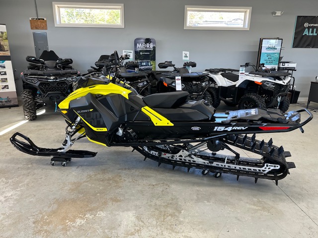 2017 SKI-DOO SUMMIT SP 850 Snowmobiles